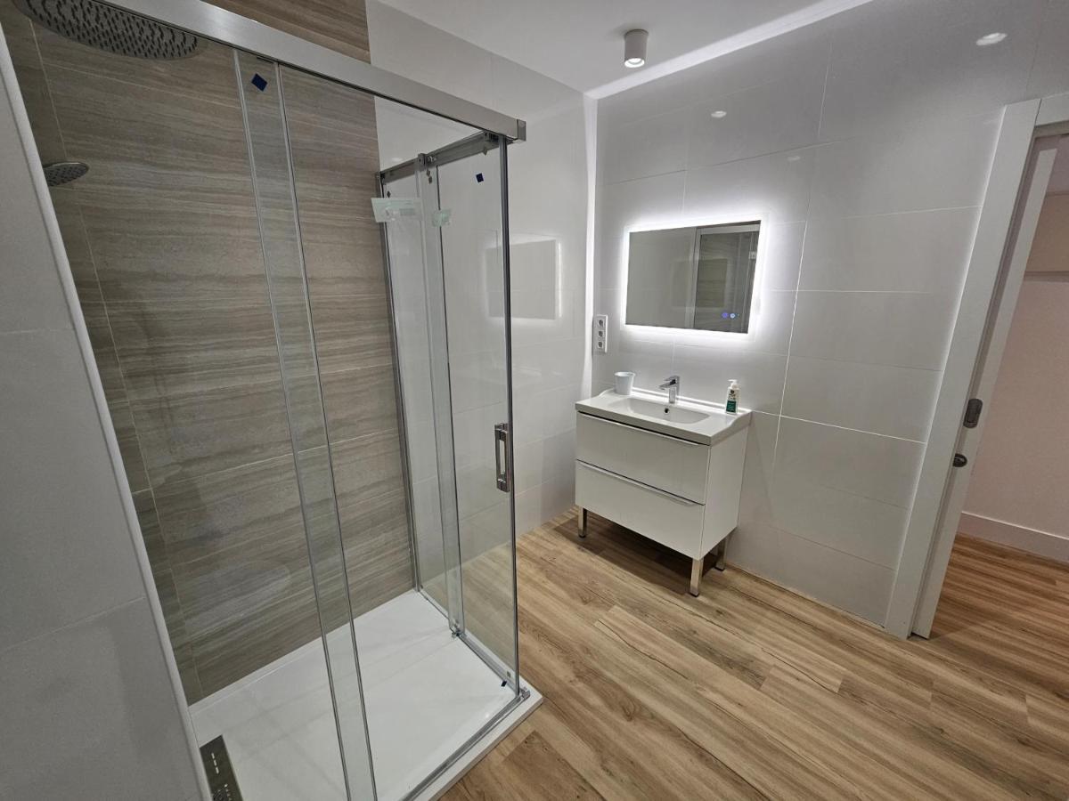 Apartamentos En El Centro - Plaza De Amboage - Wifi Ferrol Exterior photo